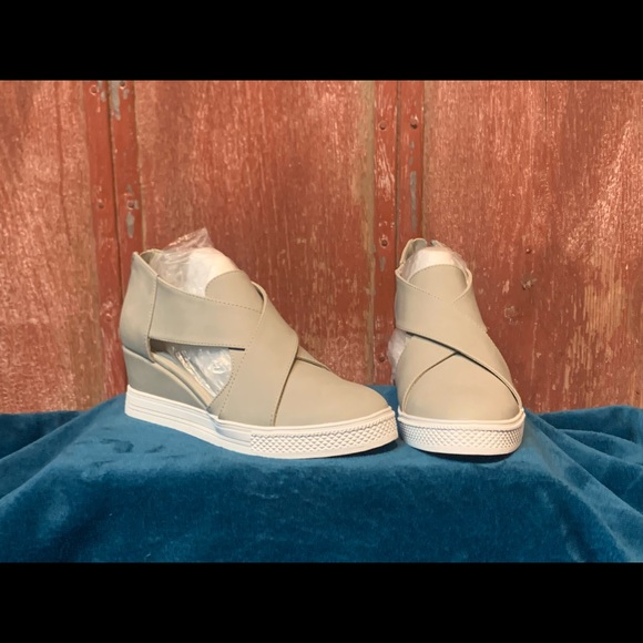 Shoes - Picture 1 of 3